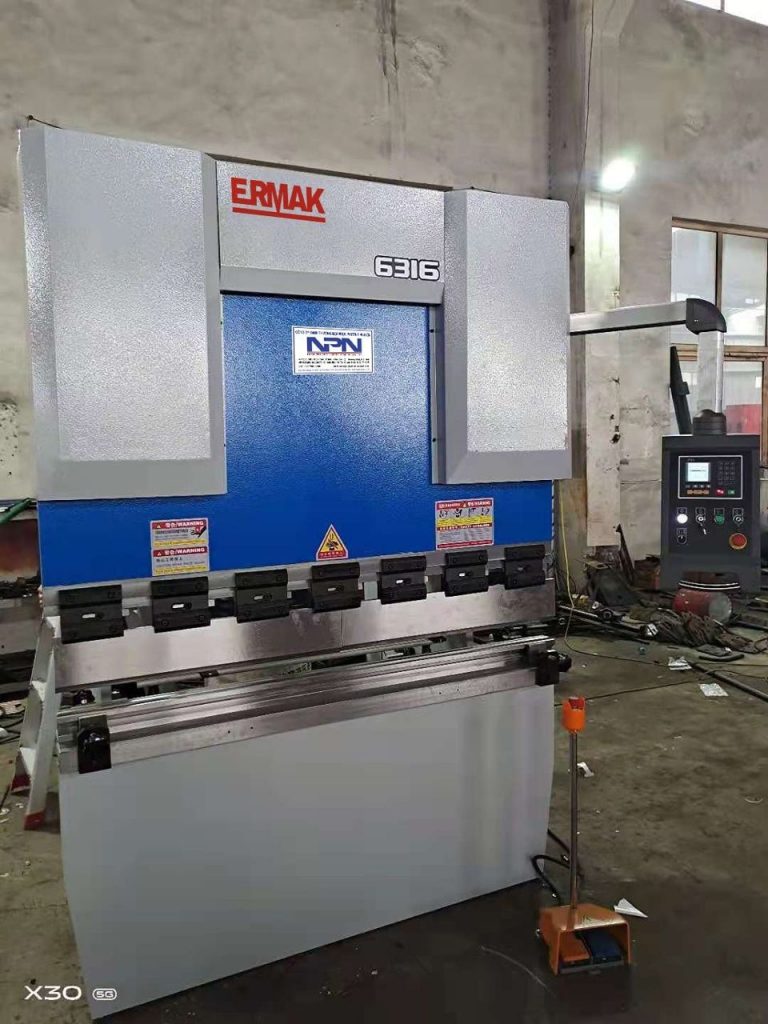 Bàn giao Máy chấn ERMAK CNC 6316  