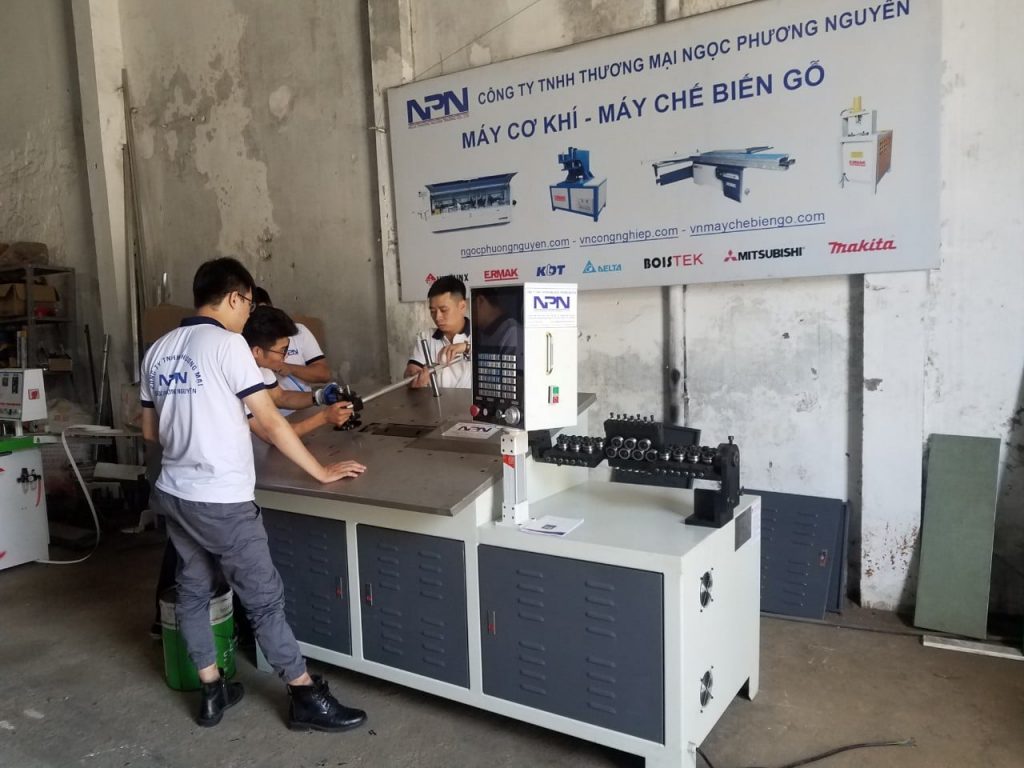 Bàn giao máy uốn dây 2D CNC tại Miền Bắc