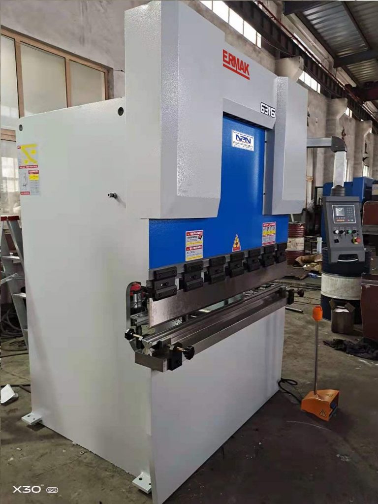 Bàn giao Máy chấn ERMAK CNC 6316  