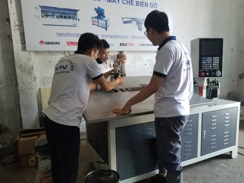 Bàn giao máy uốn dây 2D CNC tại Miền Bắc