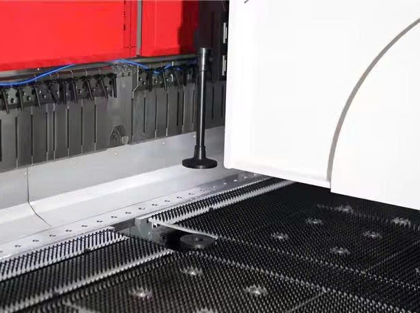 Máy uốn tấm kim loại CNC