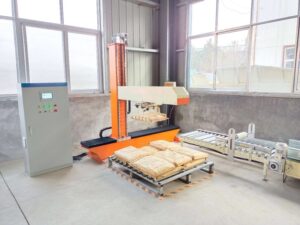 máy xếp pallet tự động cho bao tải 50kg