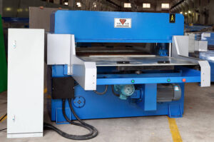 Máy bế thủy lực 4 trụ tự động nạp - kéo phôi: Giải pháp giải phóng sức lao động